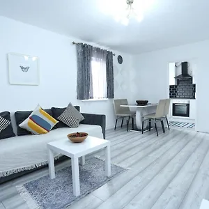 Apartment Modern 2 Bedroom Flat, With Free Parking, And Wifi, Thamesmead (Greater London)